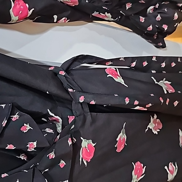 Club Monaco mini wrap dress silk size 0 excellent roses - Picture 4 of 8